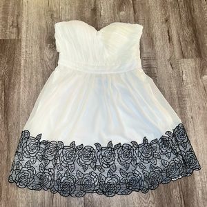 Minuet Black & White Coming Up Roses Embroidered Strapless Party Dress